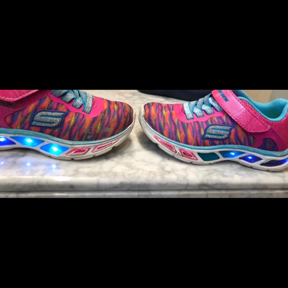 Shoe bundle- 2 pair of Light up sneakers-SKECHERS. - Picture 8 of 8